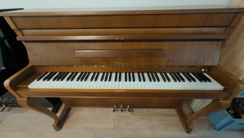 Piano droit Weinbach Antik 106 en bois brun